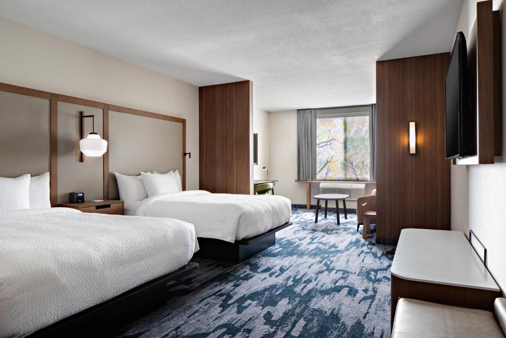 Queen Suite with Two Queen Beds and Bathtub - Mobility Access/Communication Assistance interior