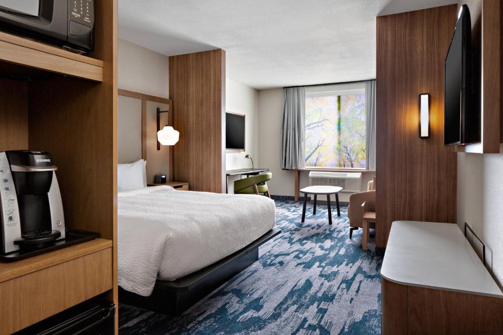 King Suite with Bathtub - Mobility Access/Communication Assistance interior